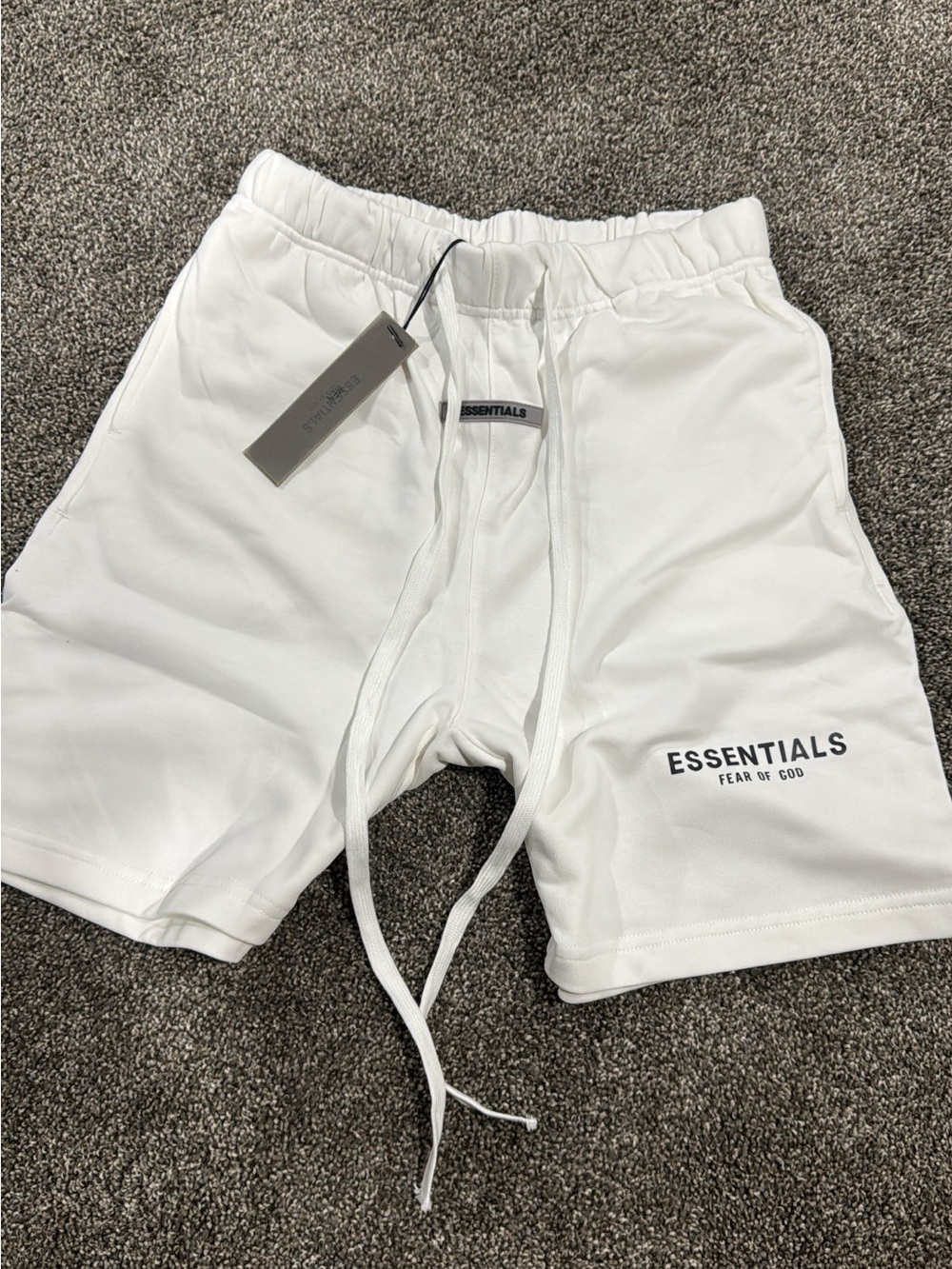 Essential ( FEAR OF GOD) shorts white